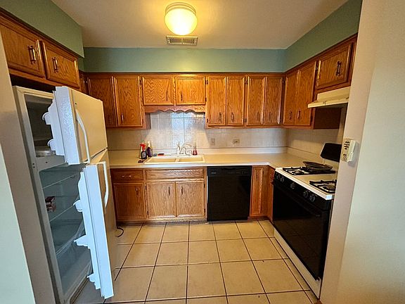 5th image of 5620 158th St APT 211