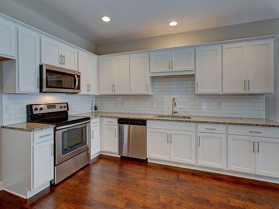 3rd image of 7633 Veranda Ct