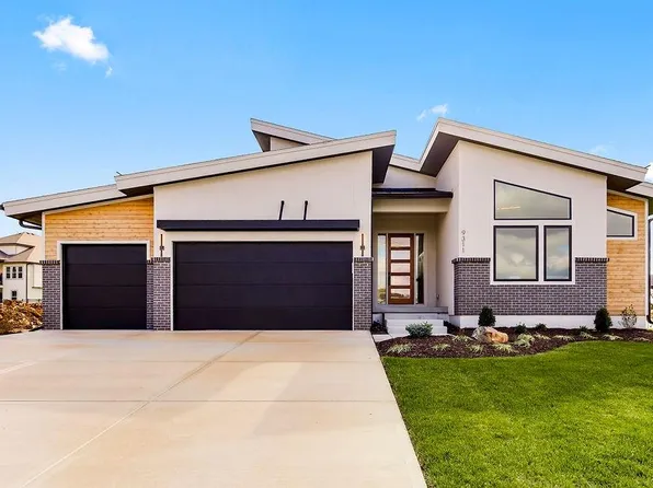 9311 W 167th Ter, Overland Park, KS 66085