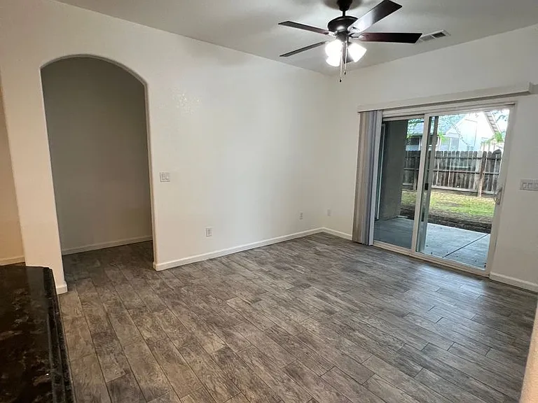 2724 Tecopa Ave — Photo 12