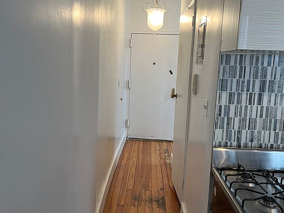 4th image of 629 Wilson Ave #3A