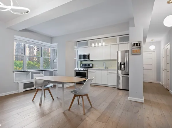 550 Grand Street H5G image 2 of 6