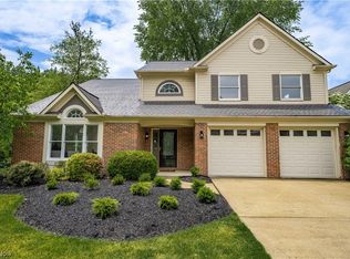 23 S Hampton Cir, Rocky River, OH 44116