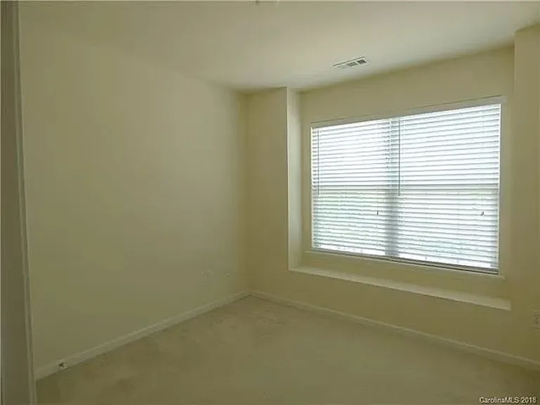 11040 Derryrush Dr — Photo 15