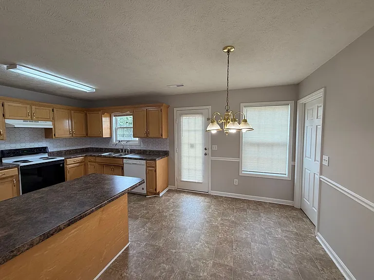 7003 Clara Ct — Photo 4
