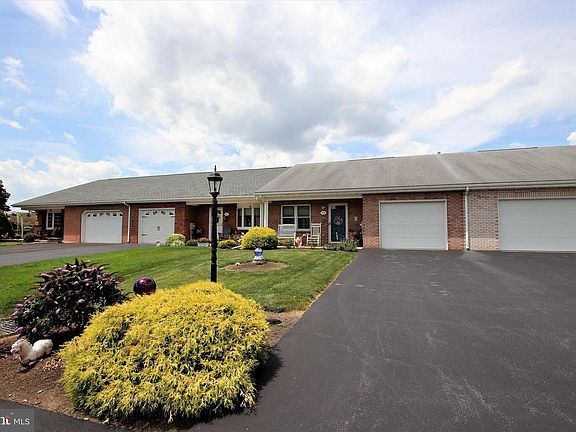 2nd image of 318 Winding Oak Dr