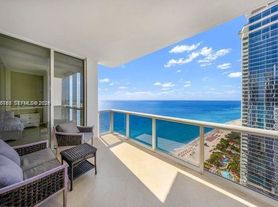 18101 Collins Ave