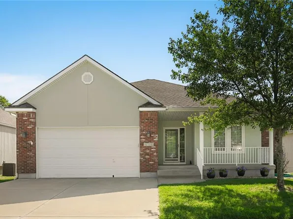 4705 SW Soldier Dr, Lees Summit, MO 64082