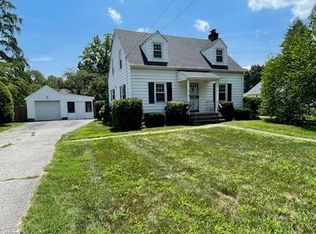 4 Sherwood Pl, Hyde Park, NY 12538