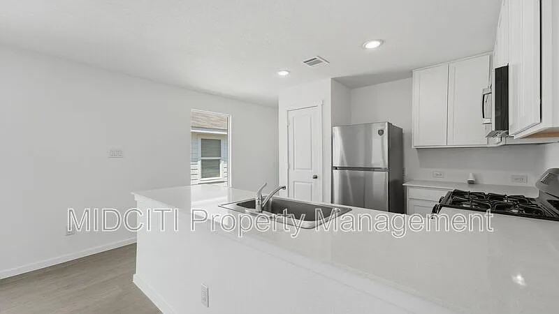 3 bed, 2.0 bath, 1266 sqft, $1,550 — Photo 3