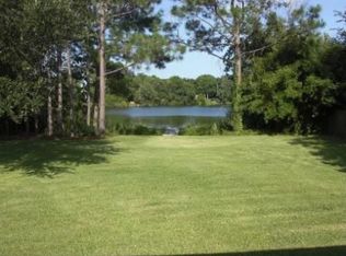 30 W Casa Loma Dr, Mary Esther, FL 32569