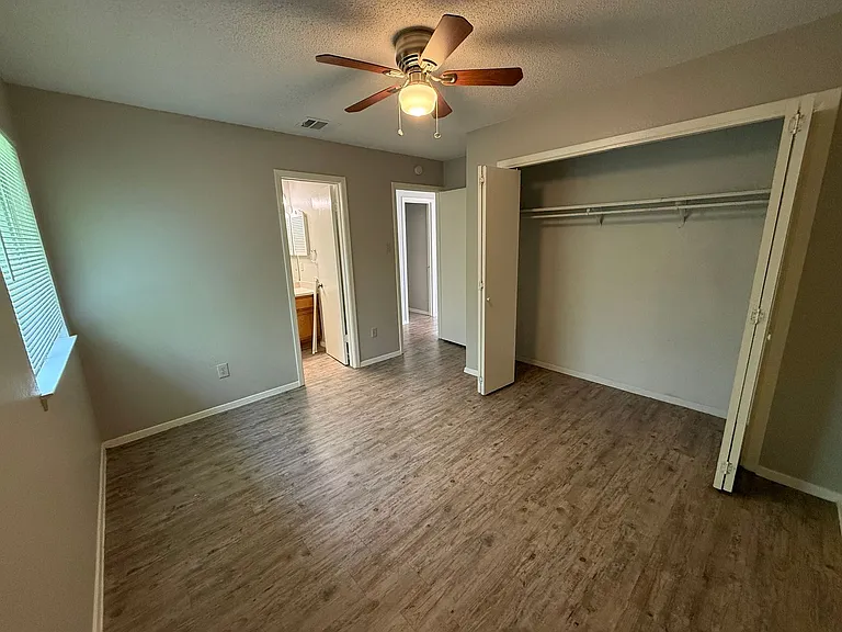 510 Willowbend Cv — Photo 19