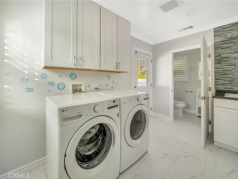 22907 Leonora Dr — Photo 30