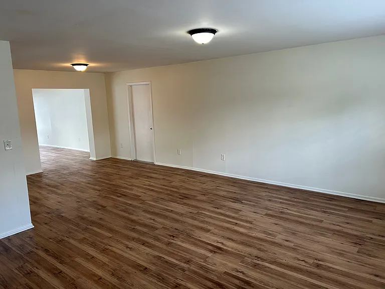 1404 Dexter Dr N — Photo 22