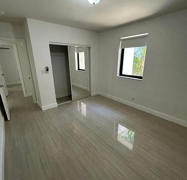 916 NE 15th Ave #3 — Photo 6