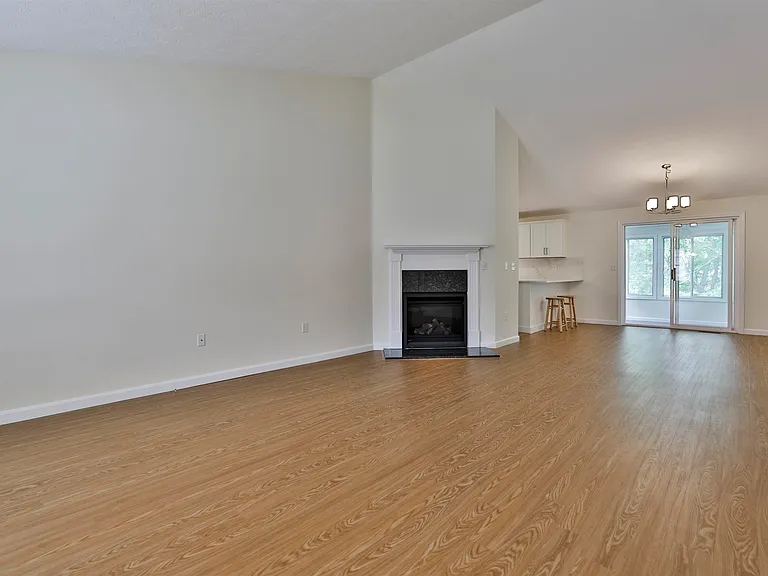 4 Myopia Ln — Photo 8