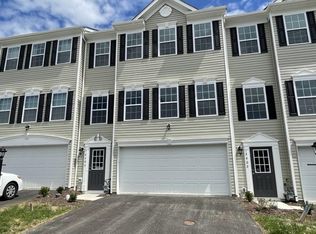 2404 Canterbury Dr, Imperial, PA