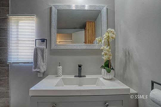 4th image of 8101 Tamarisk Rd