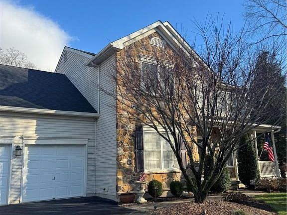 5th image of 2570 Steele Ln