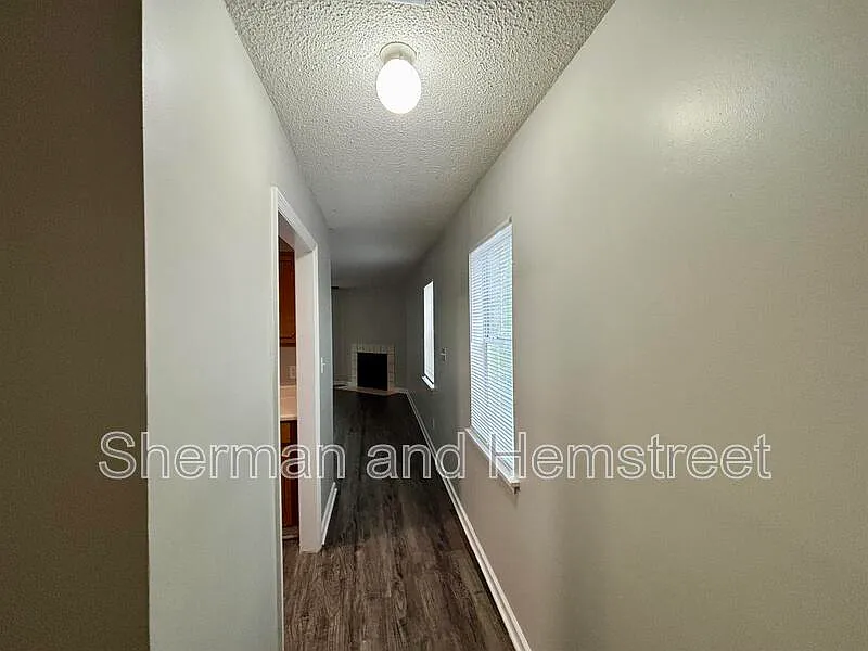 3 bed, 2.0 bath, 1200 sqft, $1,100 — Photo 4