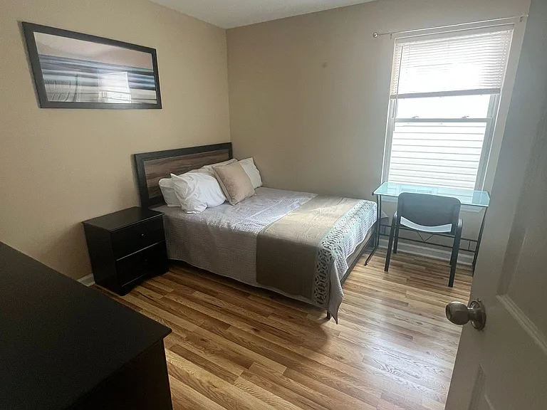 141-143 Norfolk St #2 — Photo 1