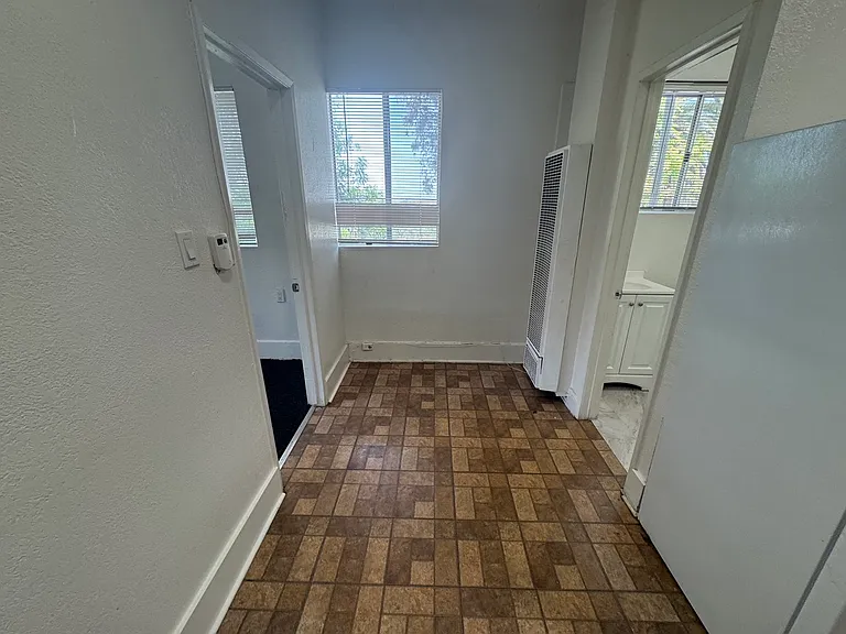 127 N Burlington Ave #C — Photo 6