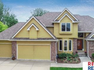 12833 Eagle Run Dr, Omaha, NE 68164