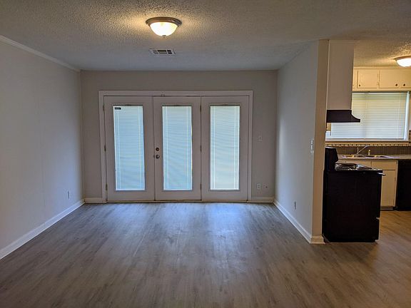 2nd image of 527 Glade Park Dr