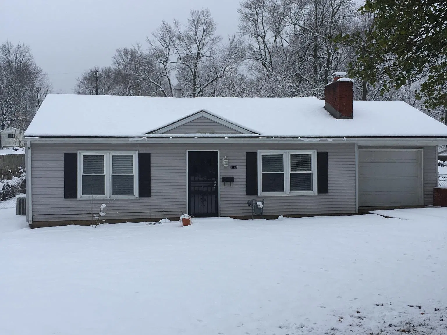 2 bed, 900 sqft, $1,100 — Photo 1