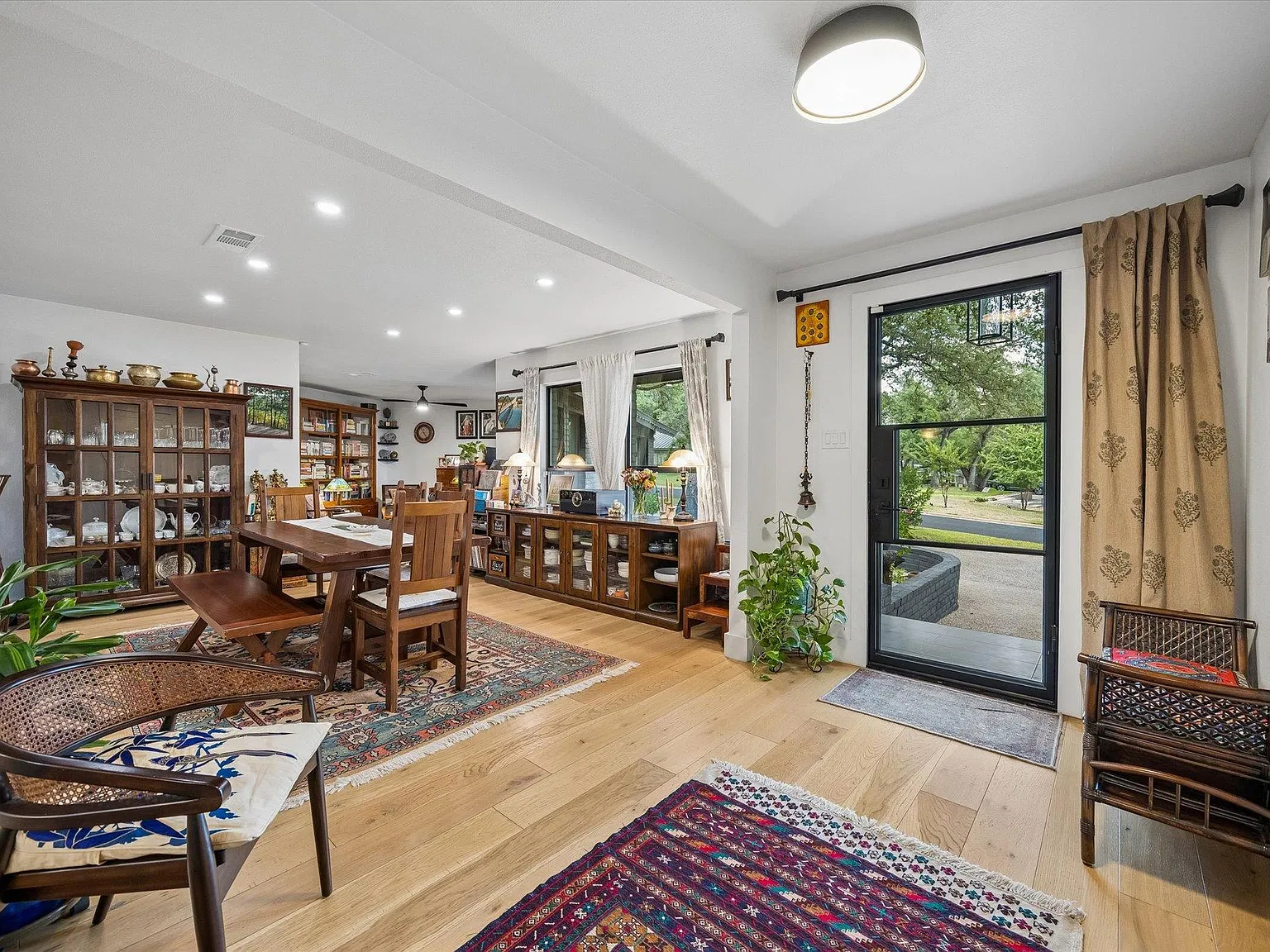 4 bed, 3.5 bath, 3029 sqft, $6,850 — Photo 3