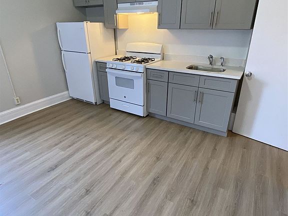 460 Main - Unit 10 - Available!