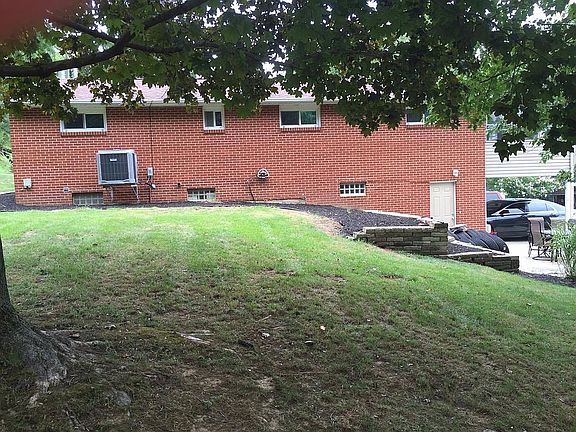 4th image of 136 Brightwood Blvd