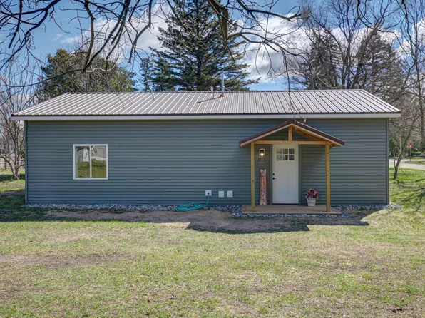 304 Lincoln St, Kalkaska, MI 49646