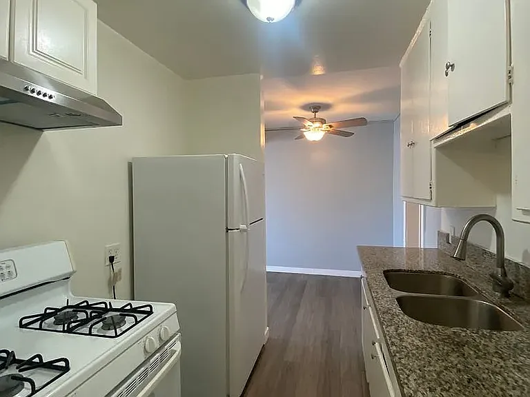 1431 Elm Ave #1A — Photo 11