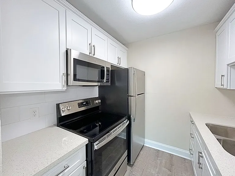 314 West Dr — Photo 6