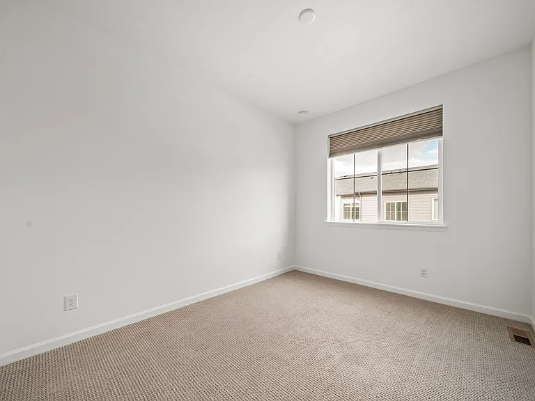 475 Millwall Cir — Photo 31