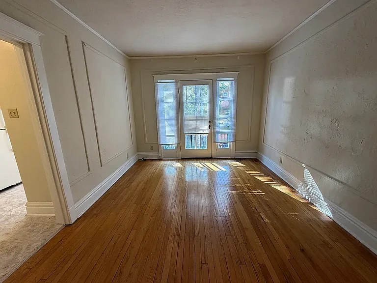 6324 Southwood Ave — Photo 7