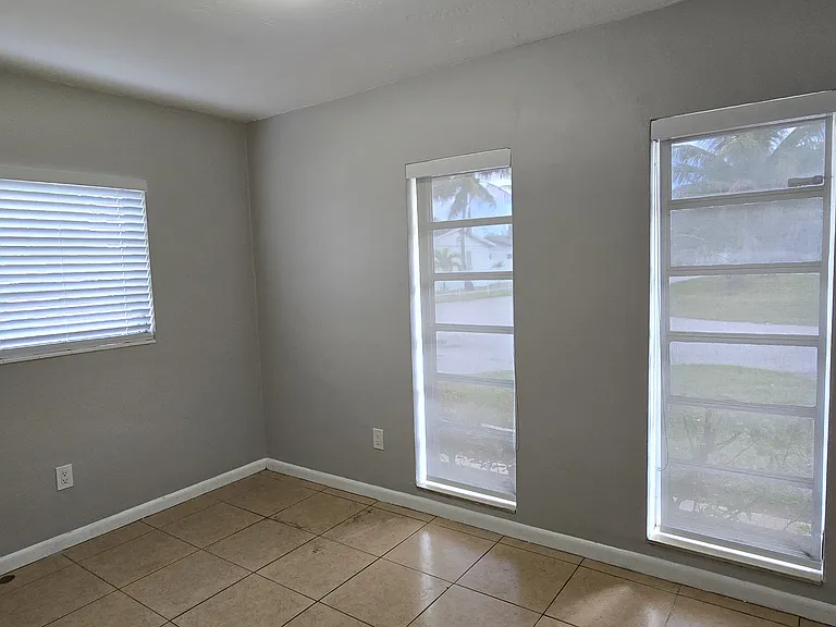 19572 NW 29th Pl — Photo 13