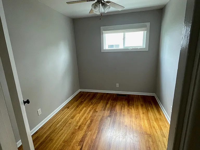 521 E Trevor St — Photo 14