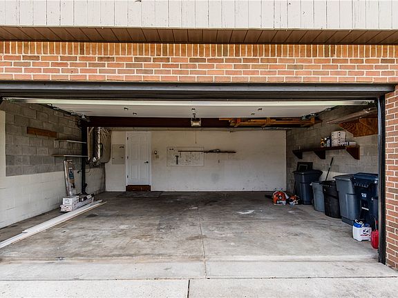 4th image of 5 Deerfield Dr