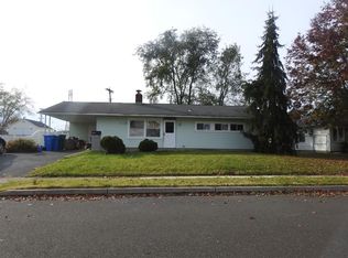 31 Daffodil Ln, Levittown, PA 19055