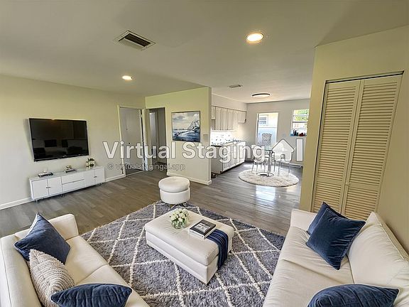 2nd image of 800 SW 30th St #2B