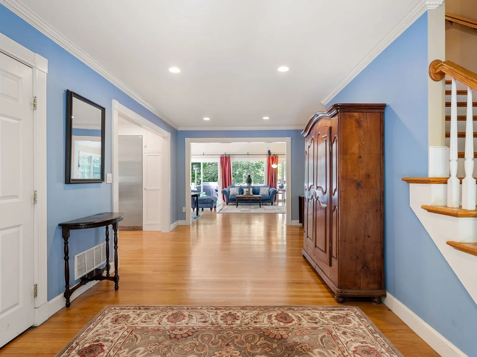 5 bed, 5.0 bath, 3789 sqft, $9,000 — Photo 3