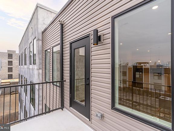 3rd image of 2002 Frankford Ave #301