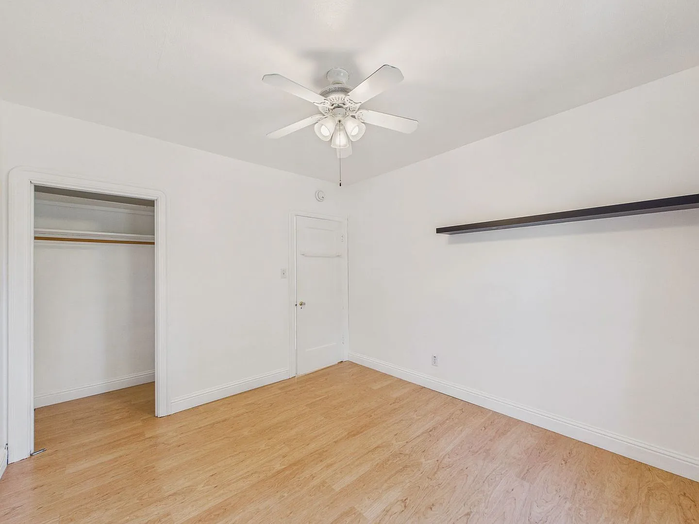 Spacious 2-Bedroom with Formal Living & Dining Rooms, Parking & Shared Backyard — Photo 3