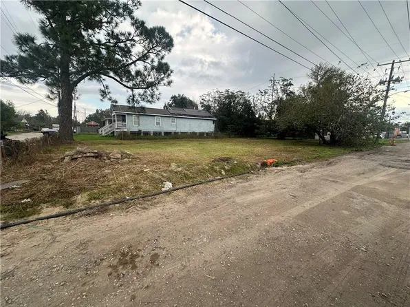 2401 Feliciana St, New Orleans, LA 70117