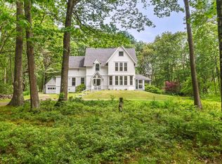 4 Fairbourne Ln, Cape Neddick, ME 03902