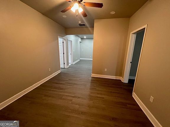 4th image of 516 Noblewood Dr