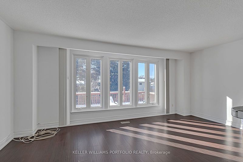 Ajax House for rent - 5 Bedrooms — photo 9