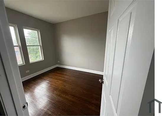 1019 W 83rd St #2 — Photo 5